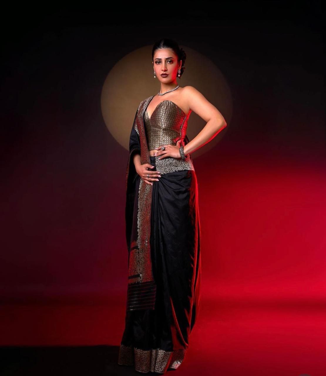 Shruti Haasan Designer Black Saree With Impressive Blouse Piece