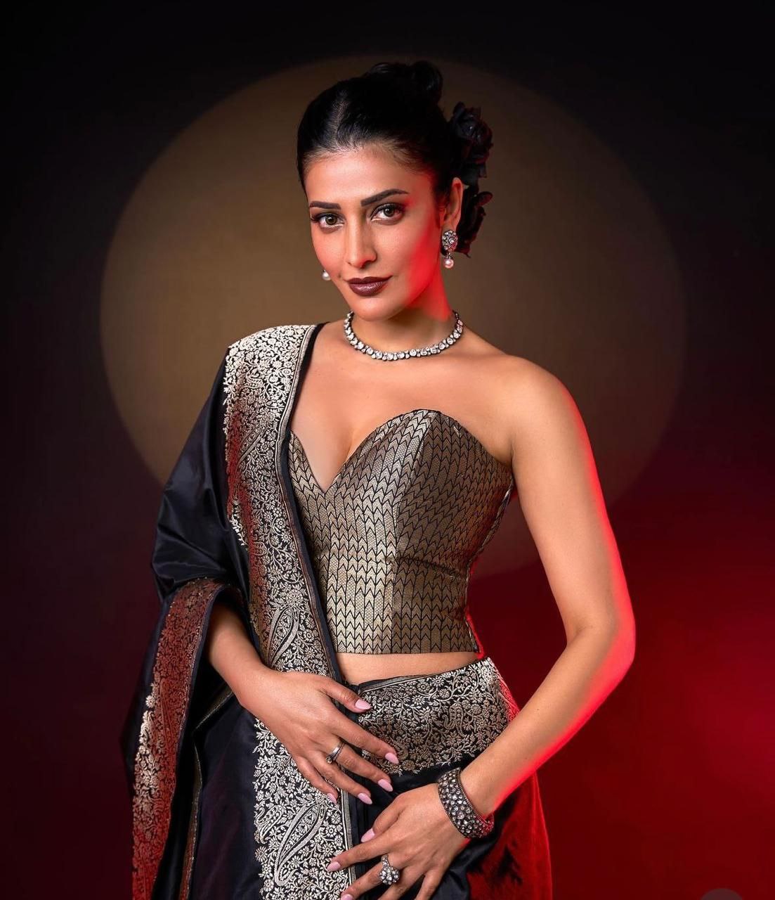 Shruti Haasan Designer Black Saree With Impressive Blouse Piece