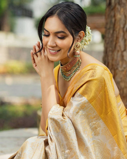 Women Floral Woven Saree with Contrast Blouse