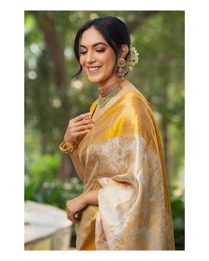 Women Floral Woven Saree with Contrast Blouse