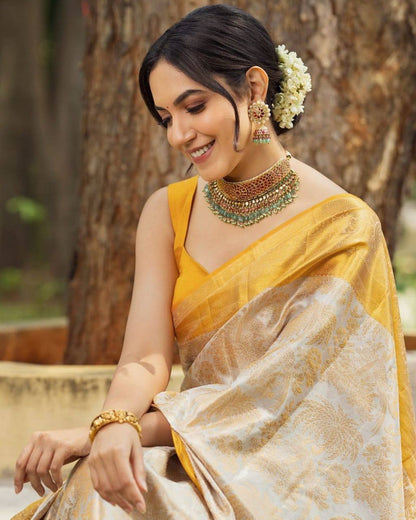 Women Floral Woven Saree with Contrast Blouse