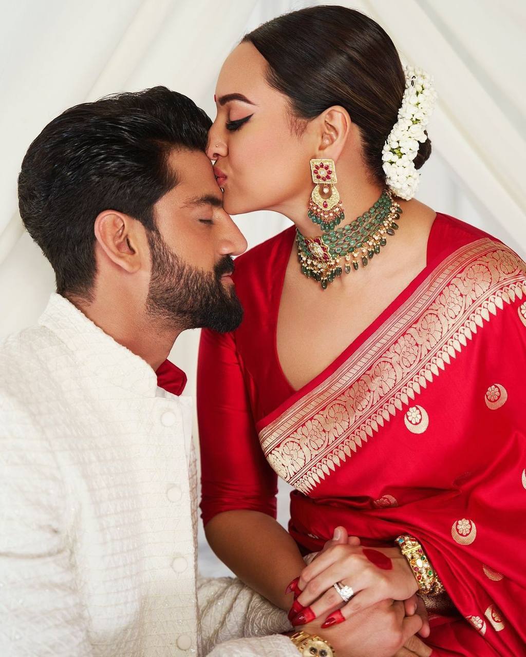 Sonakshi Sinha Red Color Saree With Beautiful Blouse Piece