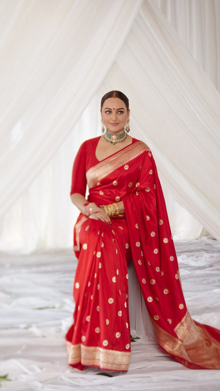 Sonakshi Sinha Red Color Saree With Beautiful Blouse Piece