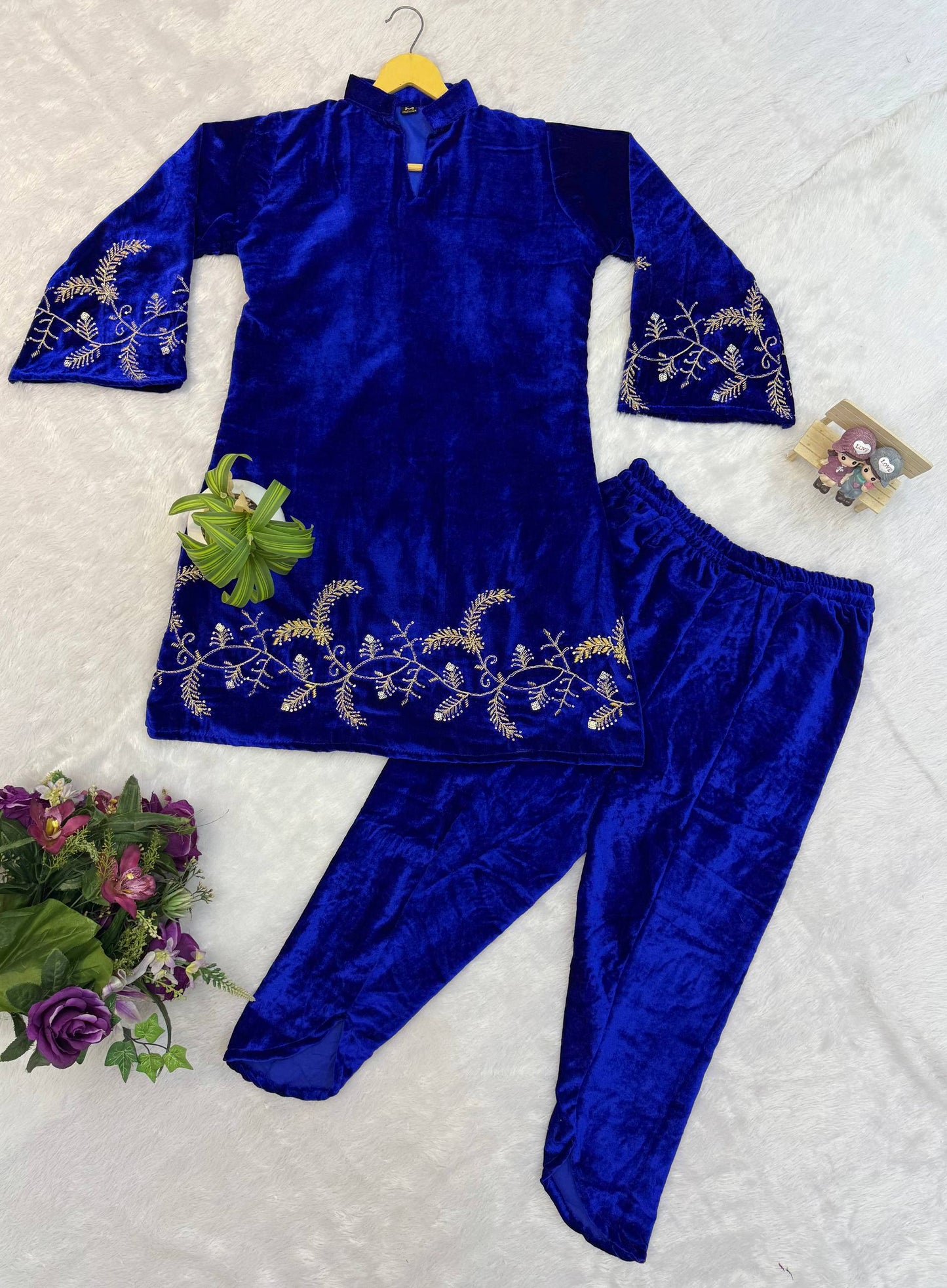 NEW LAUNCHING EMBROIDERED CO-ORD SET ON VELVET FABRIC WITH WORK